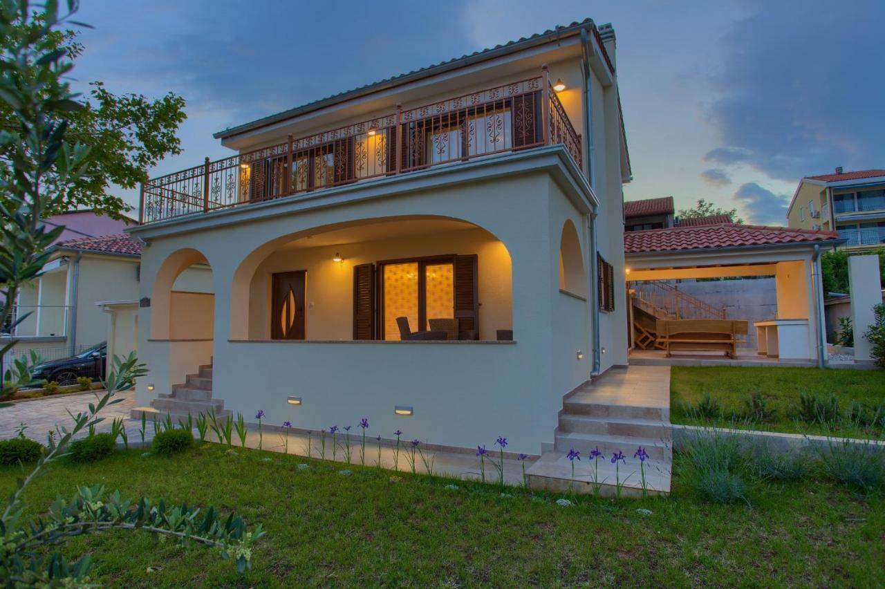 Villa Toic By The Seaside With Beautiful Seaview Čižići Kültér fotó